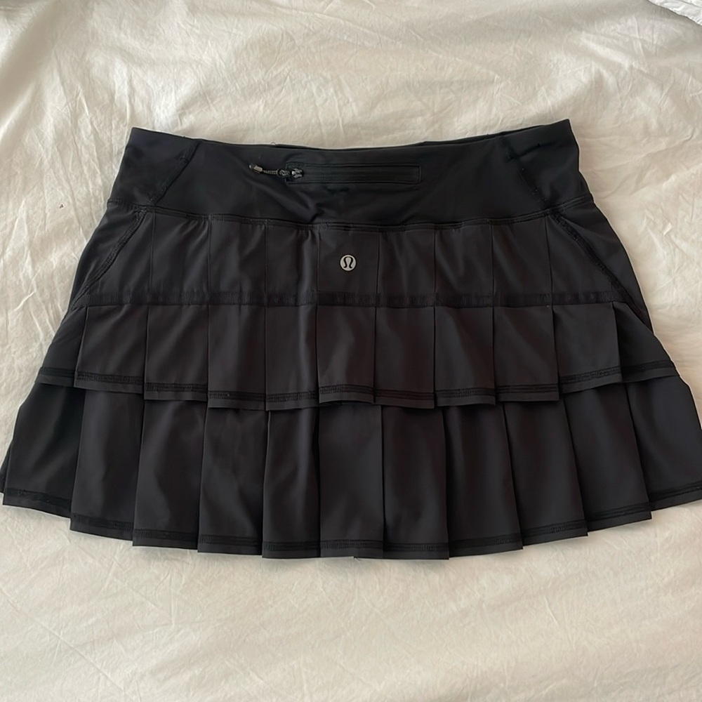 Lululemon black tennis skirt size 6